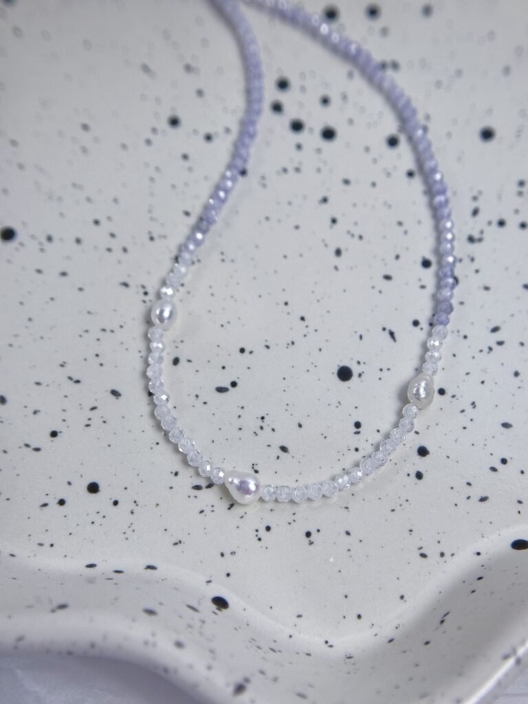 Cirkonio vėrinys su perlų detalėmis