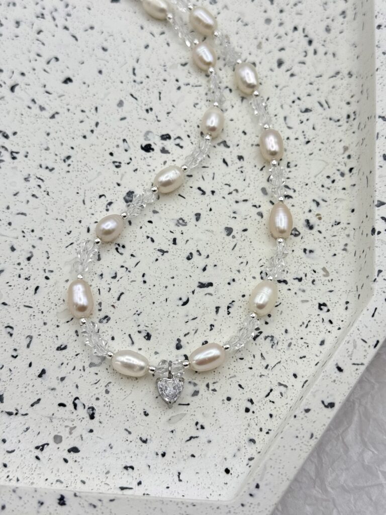 Gėlavandenių perlų vėrinys